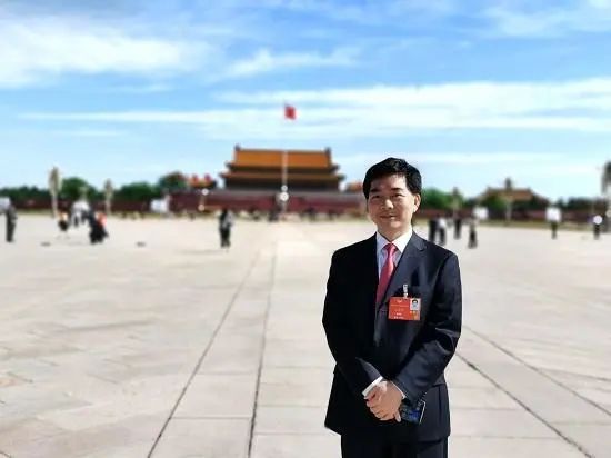【共青团新闻联播】给机会指方向!政协委员为这个庞大群体代言! 【共青团新闻联播】给机会指方向!政协委员为这个庞大群体代言!